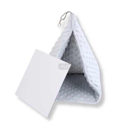 Wisząca piramida - domek z szarego polaru minki dla świnki morskiej