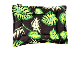 Materacyk 25x30cm w liście na czarnym tle dla świnek morskich