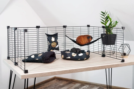 Czarna norka / śpiworek w świnki dla małych zwierząt domowych- dostępny tylko za punkty