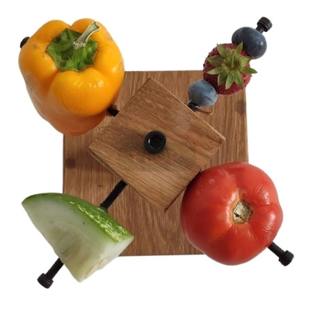 Drewniana karuzela do wieszania warzyw i owoców