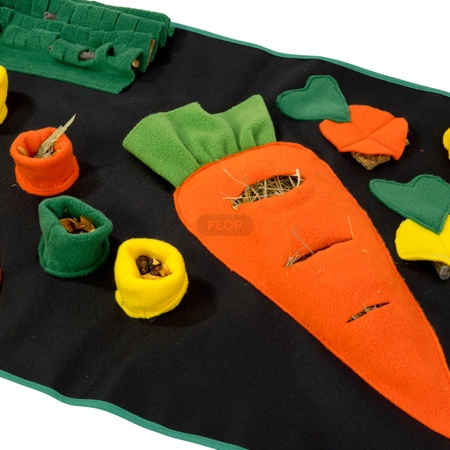Marchewkowe pole - plac zabaw i mata węchowa 73x53cm dla świnek morskich